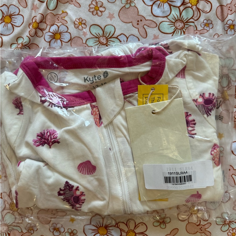 Kyte baby 12-18 shell zipper footie